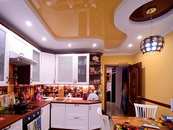 Двухуровневый натяжной потолок  на кухню 18
